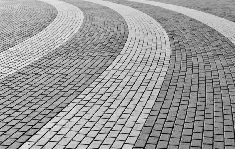 Spoinowanie kostki brukowej piaskiem kwarcowym