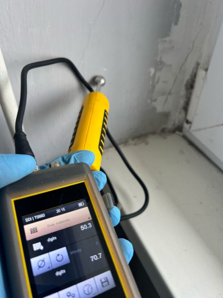 Wykwity na ścianach