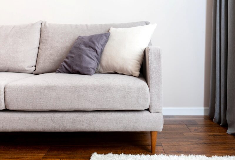 sofa w salonie